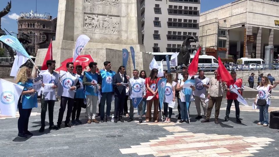 Eğitim Çalışanları Ulus'ta Bordro Yırttı