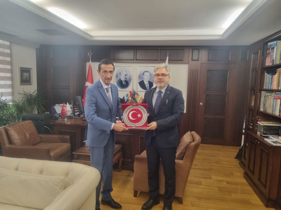 Milli Eğitim Bakan Yardımcısı Sayın Ömer Faruk YELKENCİ’ye Ziyaret Milli Eğitim Bakan Yardımcısı Sayın Ömer Faruk YELKENCİ’ye Ziyaret