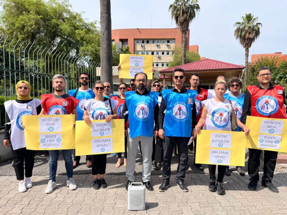 Öğretmenlerin Eylemi Basın Açıklaması Öğretmenlerin Eylemi Basın Açıklaması